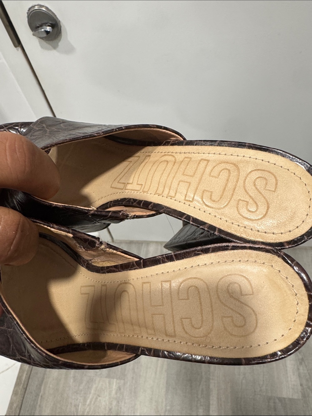 Schutz Darah Platform Mules in Crocodile-embossed Leather - Picture 11 of 16